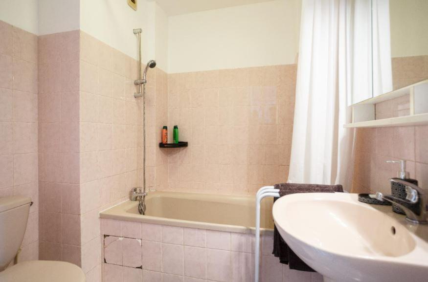 Appartement Cozy: 10/15 Min Des Champs Elysee Сартрувиль Экстерьер фото