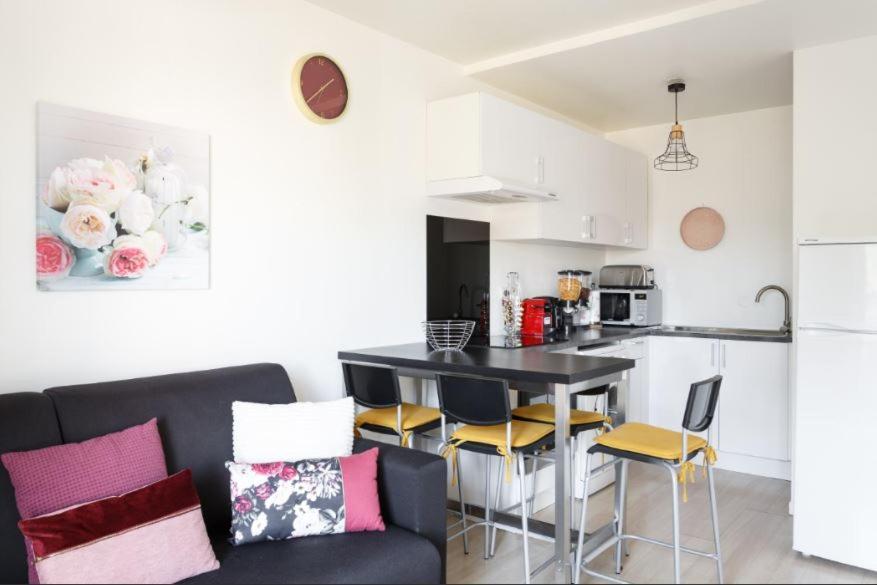 Appartement Cozy: 10/15 Min Des Champs Elysee Сартрувиль Экстерьер фото