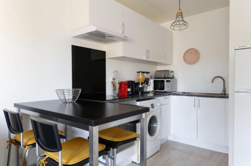 Appartement Cozy: 10/15 Min Des Champs Elysee Сартрувиль Экстерьер фото